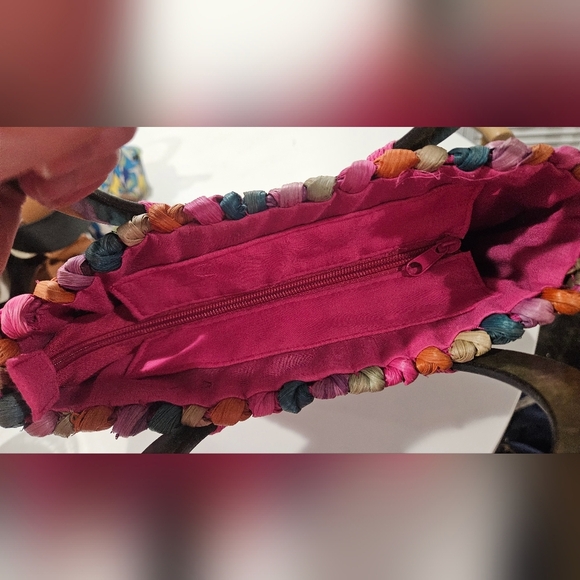 Woven Corn husk rainbow tote bag with wooden circle handles. NWOT - Picture 7 of 8